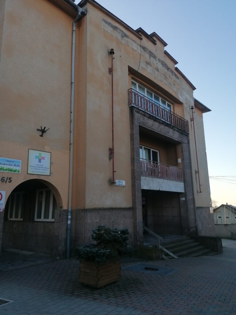 Exteriér pobočky Tancujúcich tigríkov v Bánovciach nad Bebravou