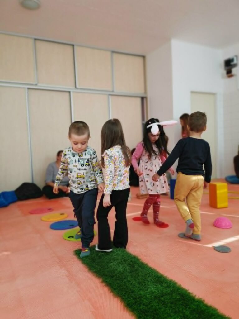 Deti počas tanečného kurzu Tancujúcich tigríkov v Piešťanoch